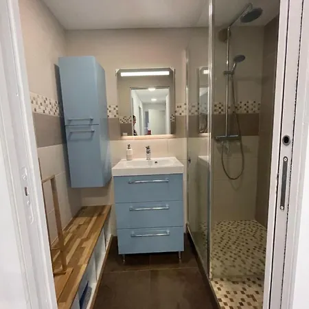 Très beau F3 avec terrasse et piscine proche de toute commodités Appartamento