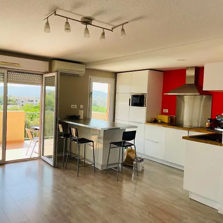 Très beau F3 avec terrasse et piscine proche de toute commodités *
