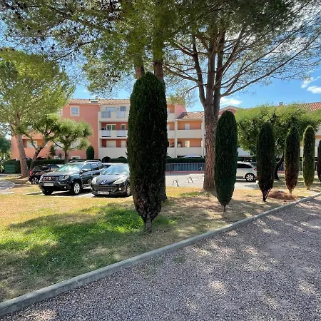 Très beau F3 avec terrasse et piscine proche de toute commodités Appartamento