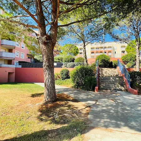 Très beau F3 avec terrasse et piscine proche de toute commodités * Fréjus