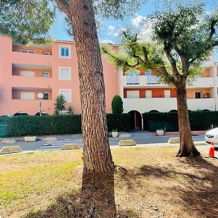 Très beau F3 avec terrasse et piscine proche de toute commodités Appartamento Fréjus