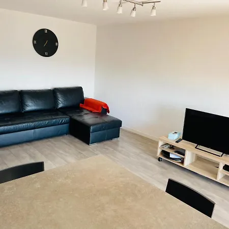 Très beau F3 avec terrasse et piscine proche de toute commodités Appartamento Fréjus